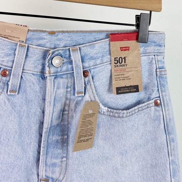 NWT Levi’s 501 High Rise Distressed Skinny Jeans in Ojai Snow - Picture 9 of 10